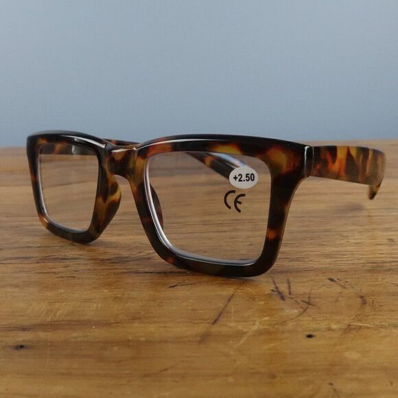 Accessories - RETRO TRENDY BROWN TORTISHELL READER GLASSES +2.50 NWT